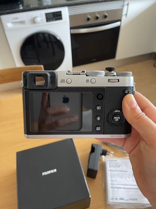 Máquina fotográfica Fujifilm X100F compacta c/ lente objetiva 23mm