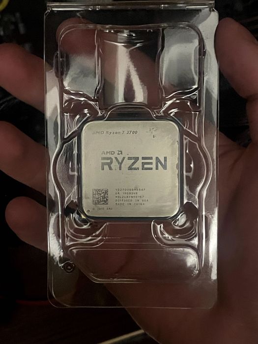 Процессор Ryzen 7 2700
