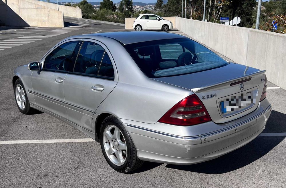 Mercedes-Benz C220CDI Avantgarde - 225 MIL KMS - Impecável foto 2