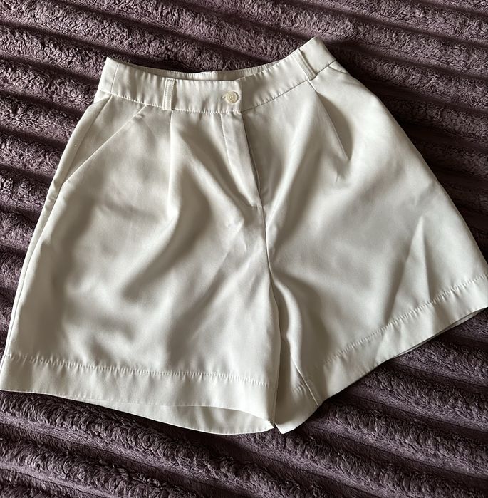 Білі стильні шорти