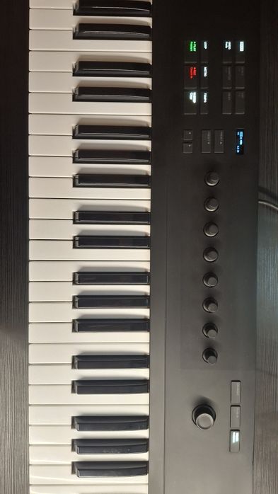 Komplete Kontrol A61 Keyboard – Like New64738614195202124