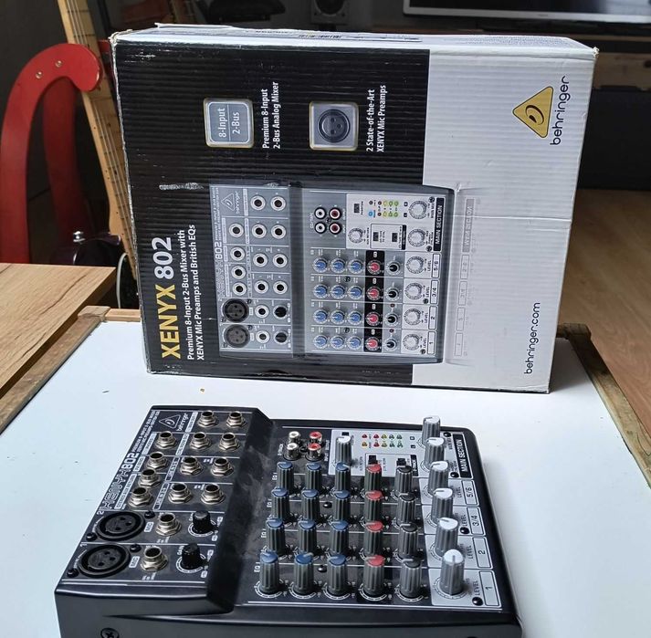 Mackie Thump TH-15A, BEHRINGER XENYX 802, statywy + kable - ZESTAW