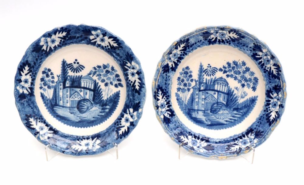 Dois pratos antigos em faiança portuguesa