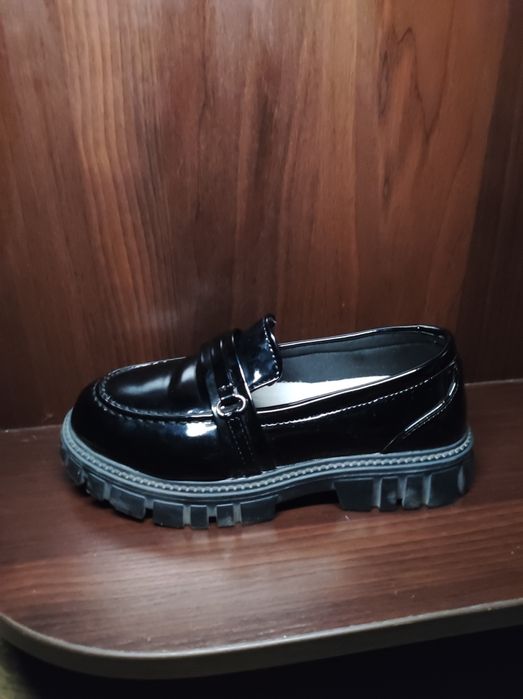 Стильні туфлі для дівчинки