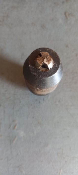 Патрон самозажимной под конус.