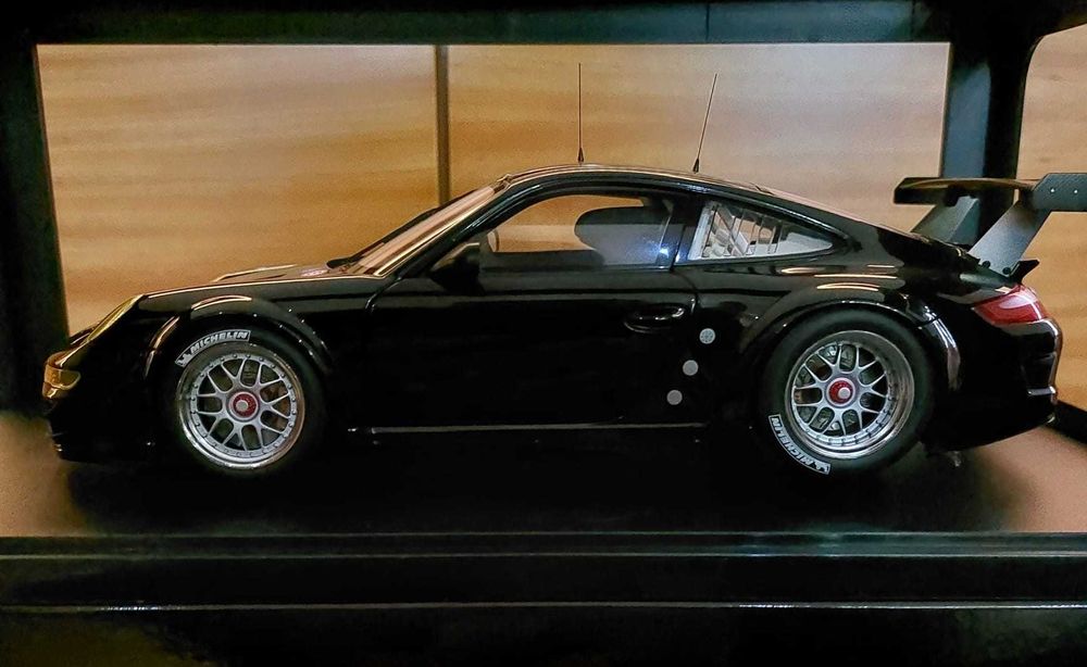 Porsche 911 (997) GT3 RSR Plain Body Version 2010 AUTOart 1:18