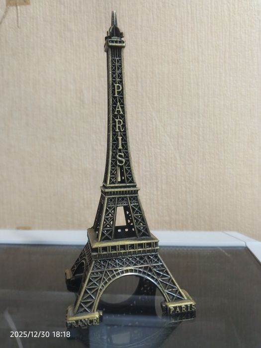 мини фигурка эйфелевой башни