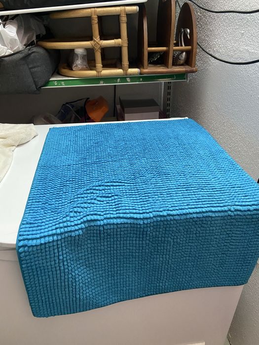 Tapete azul  em bom estado