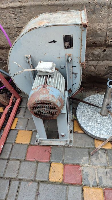 Продам  вытяжку в малярную  камеру  или гараж,  столярный  цех