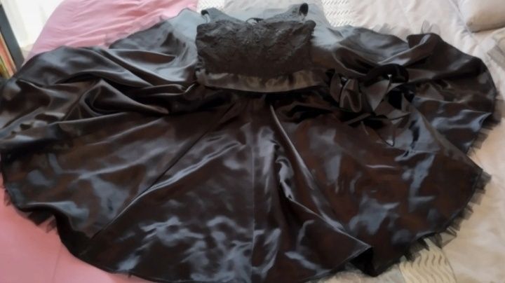 Vestido preto em cetim e renda