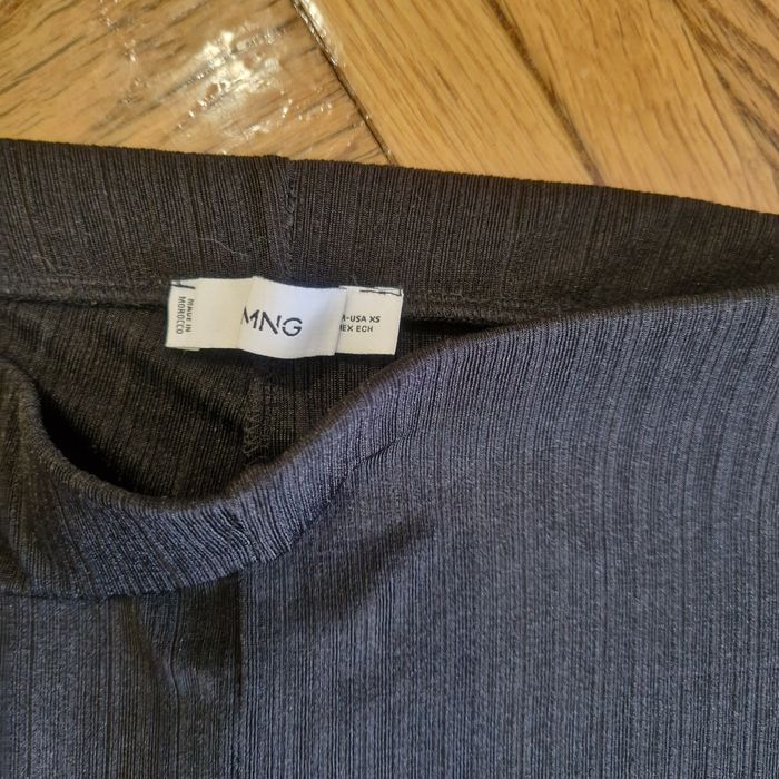 Rozszerzane legginsy Mango XS