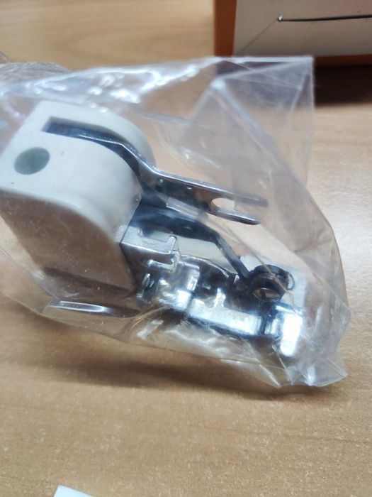 Продам оверлочну лапку з боковим ножем для обрізки краю CY-10