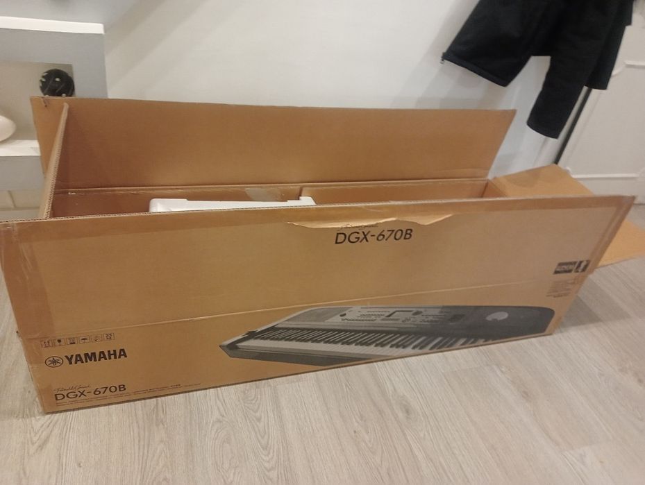 Yamaha DGX 670 88 teclas
