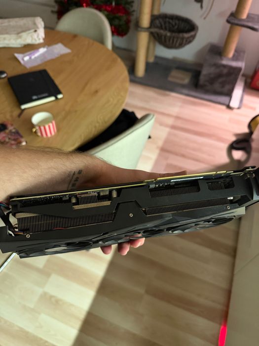 RTX 2080 Ti Asus 11GB VRAM