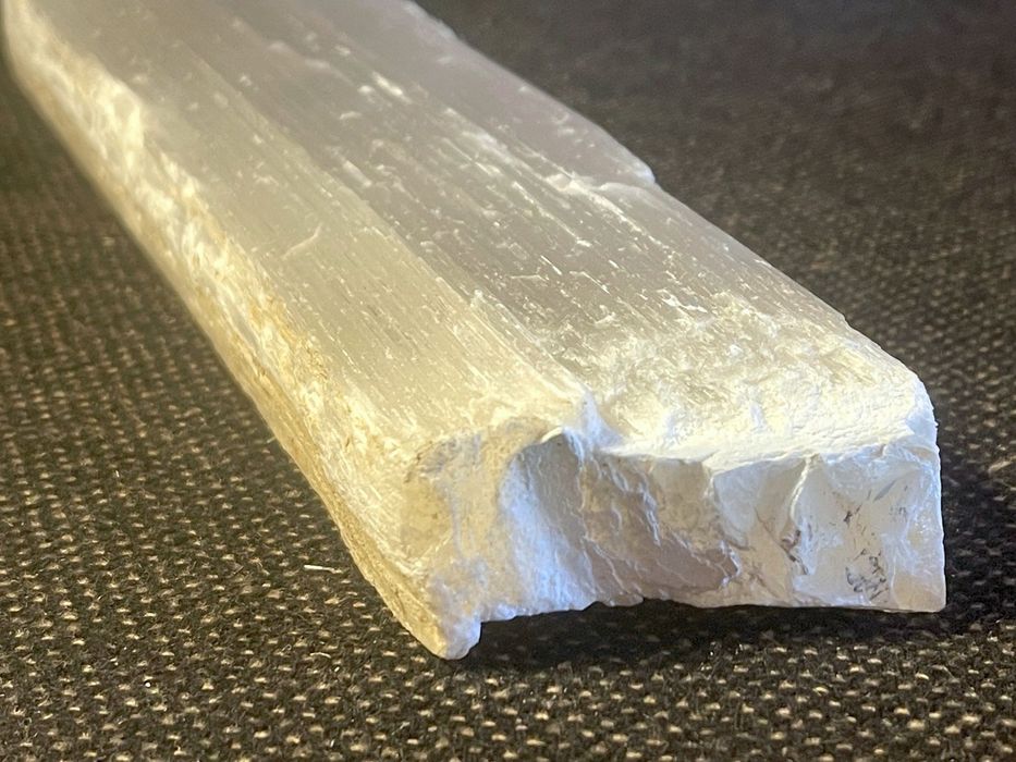 Varinha de Selenite Grande 34 cm – Varinha de Cristal para Energizar