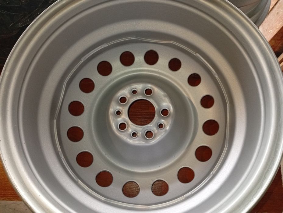 Продам стальні диски R16  для Пежо 807.