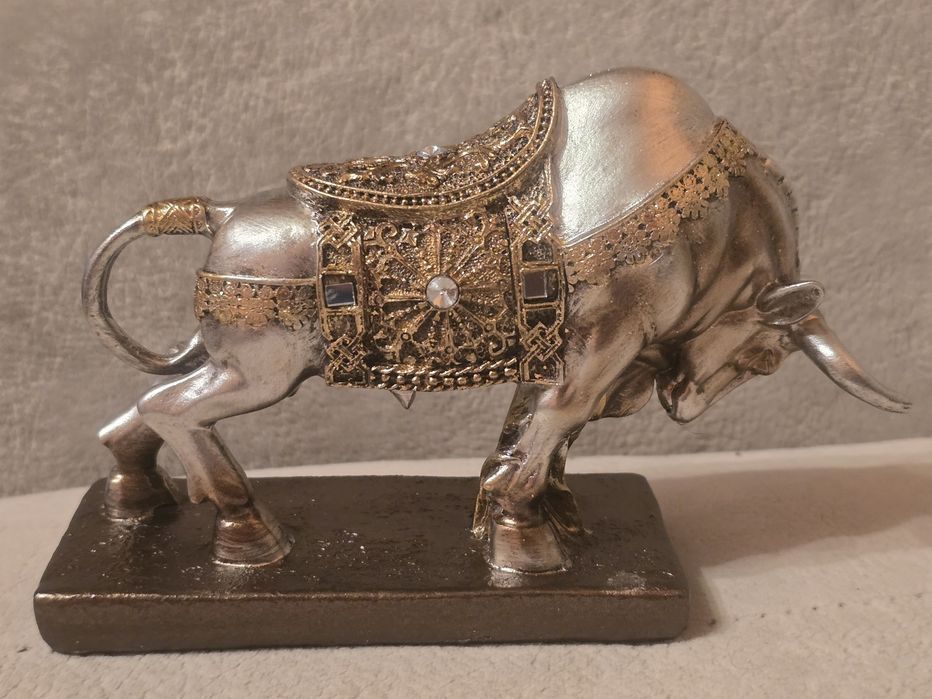 Piękna figurka kolekcjonerska z żywicy BYK wół. Knossos.