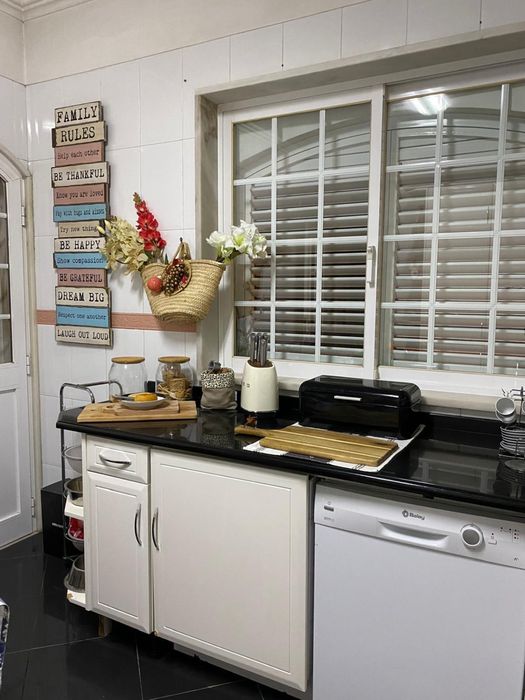 Cozinha com/sem bancada de pedra