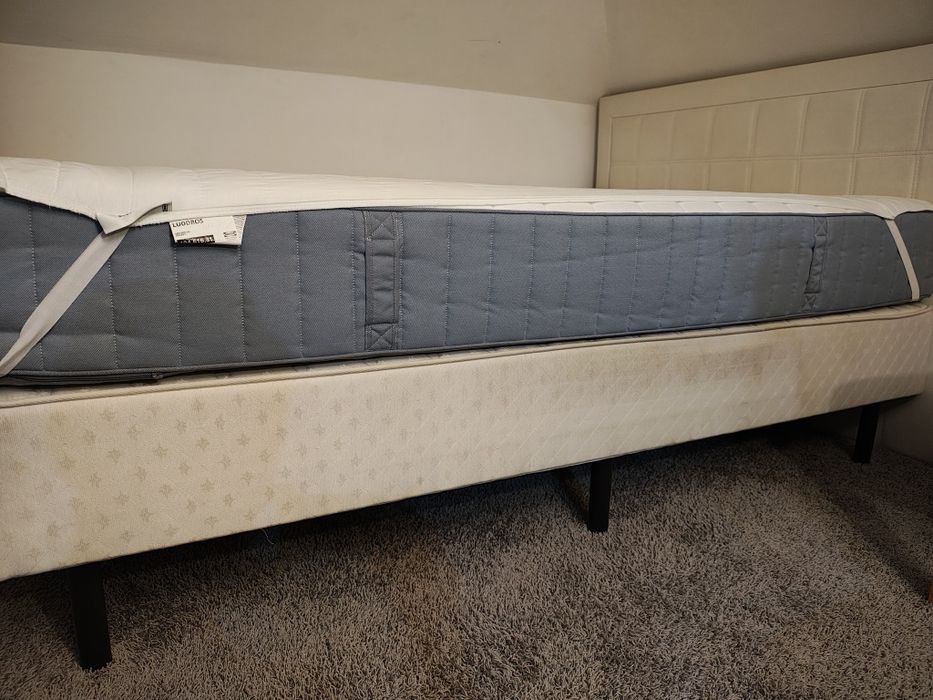 Łóżko kontynentalne z materacem Ikea