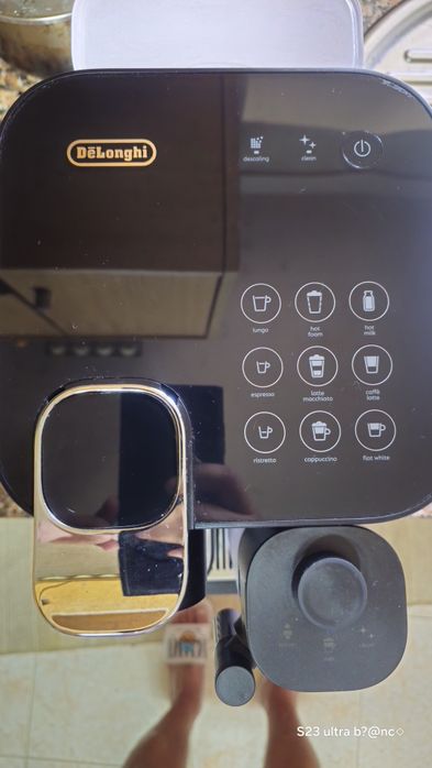 Maquina  de cafe Delonghi ( nespresso)