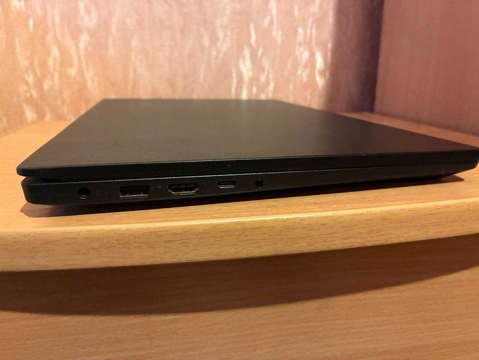 Lenovo V15 82TV