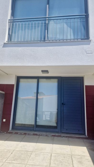 Moradia com sol todo o dia e vista mar parcial em Câmara de Lobos