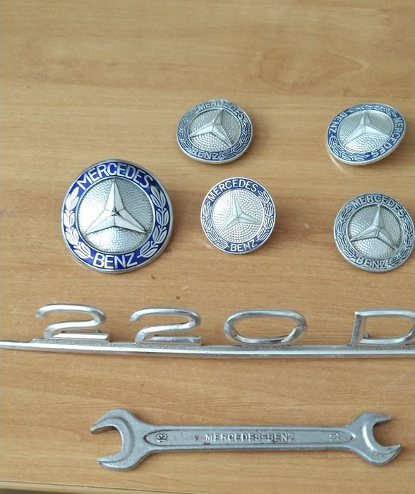 Vários emblemas Mercedes  Benz  antigos