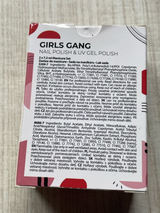 Lakiery do paznokci czerwony różowy