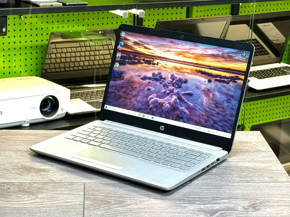 Офісний ноутбук HP Laptop 14 / Ryzen 5 3500u / DDR4 / Type-C