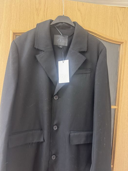 Elegancki czarny płaszcz trencz oversize o kroju surduta – Zara ZW Collection