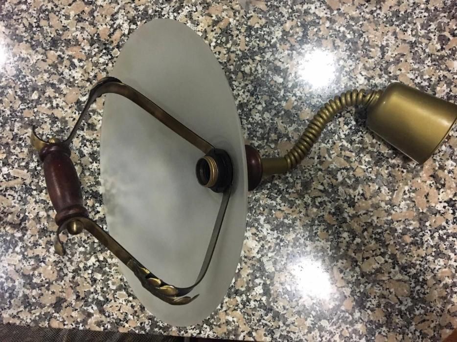 Candeeiro em bom estado