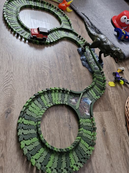 Dinomundi tor kolejka