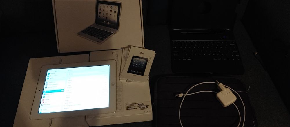 Tablet Apple iPad 4 Retina 16Gb Wifi Cellular A1460 + bluetooth keys