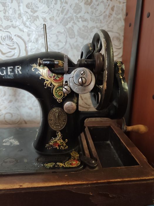 Продам швейную машинку Singer