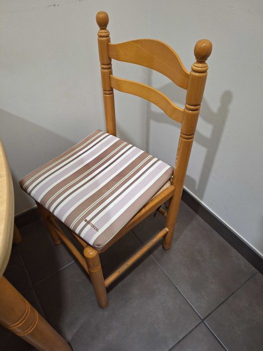 Mesa extensível com 3 cadeiras