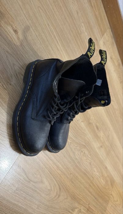 Botas estilo Dr. Martens (pretas)