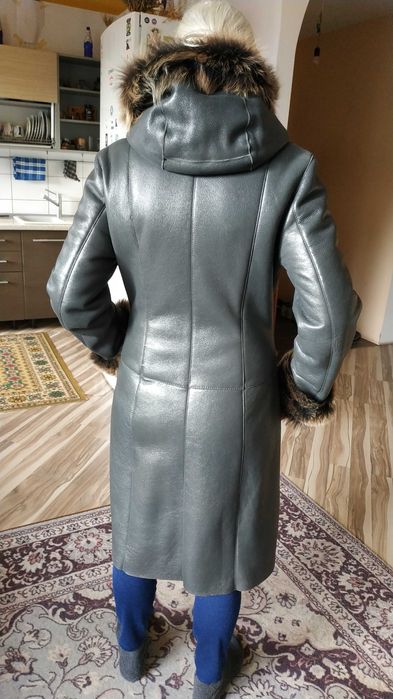 Добротная женская дублёнка