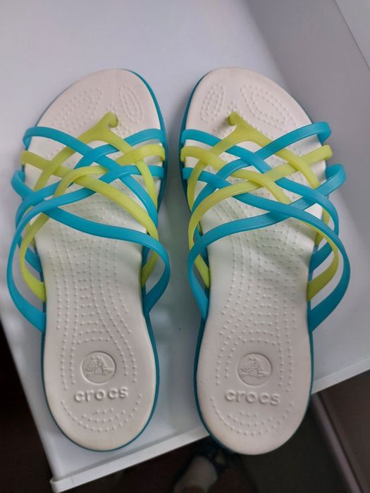 Продам новые сандалии "Crocs".