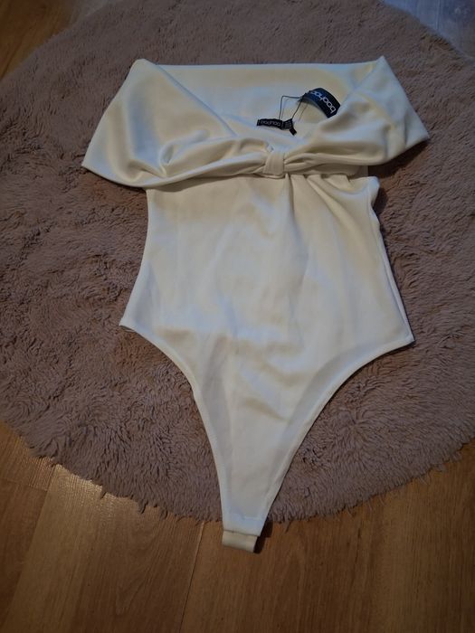Body białe Boohoo 40-L nowe ,odkryte ramiona z klasą szykowne glamour