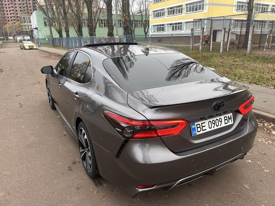 Toyota Camry 70 SE 2019