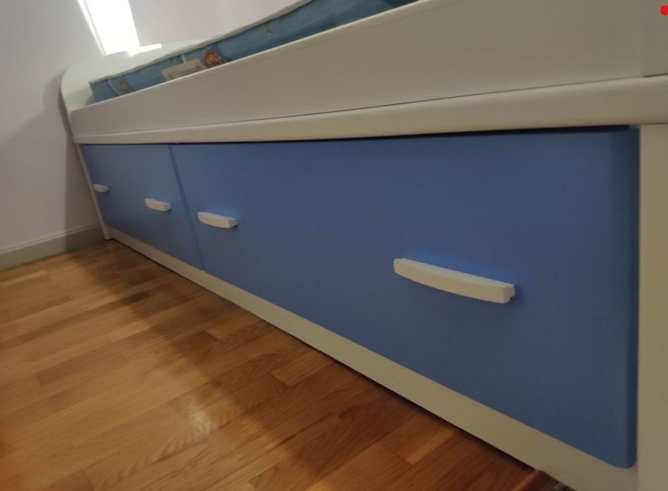 Cama individual com 2 gavetas grandes de arrumação