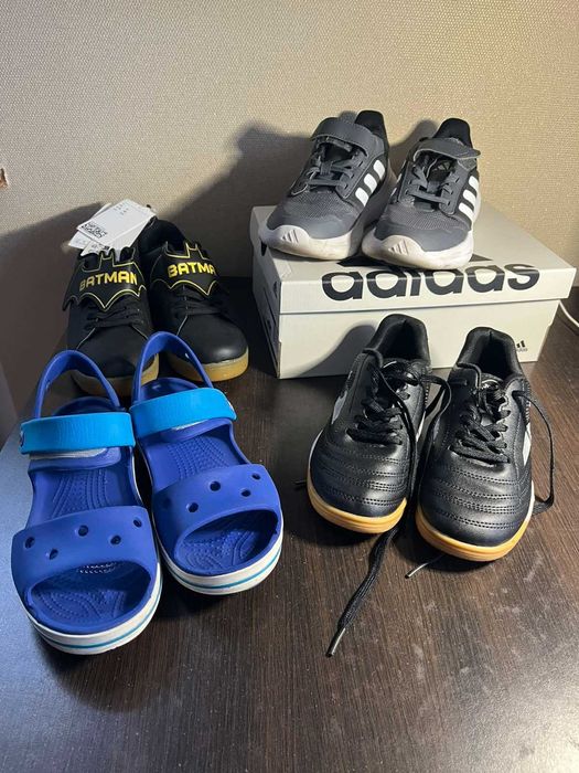 Взуття для залу (футзалки) Joma Кросівки Adidas Crocs Крокси