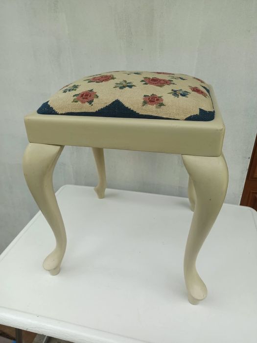 Taboret podnóżek giete nogi Retro, Antyki