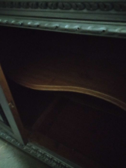 Móvel em madeira maciça pintado