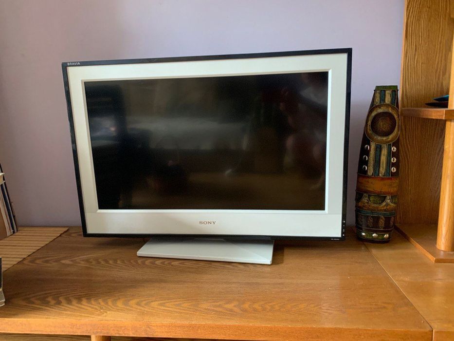 ЖК-телевизор BRAVIA 1080p Full HD E4000 с диагональю 32"