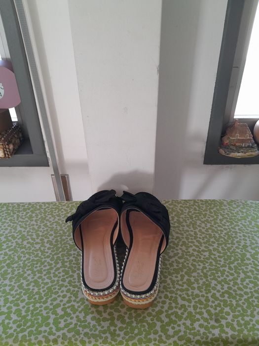 Vendo Chinelos de Senhora muito bonitos como novos