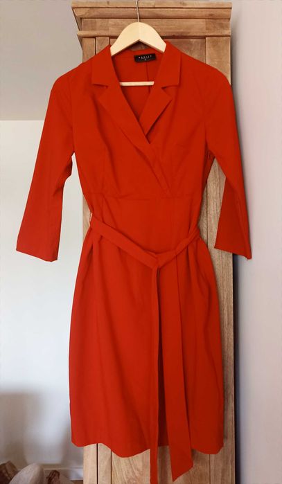 Czerwona klasyczna sukienka mohito kopertowy dekolt