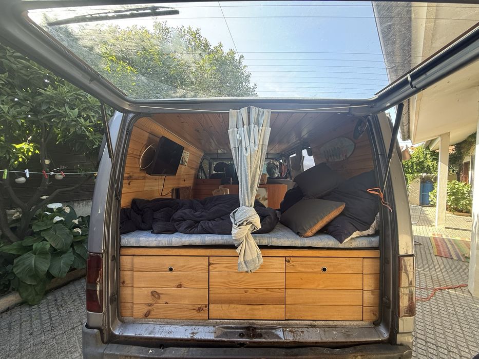 Ford Transit Campervan 1999 – Legalizada, equipada, pintura artística