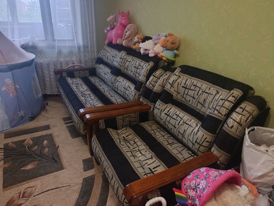 Диван та два крісла