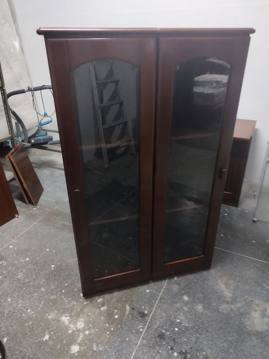 Duas vitrines desocupar